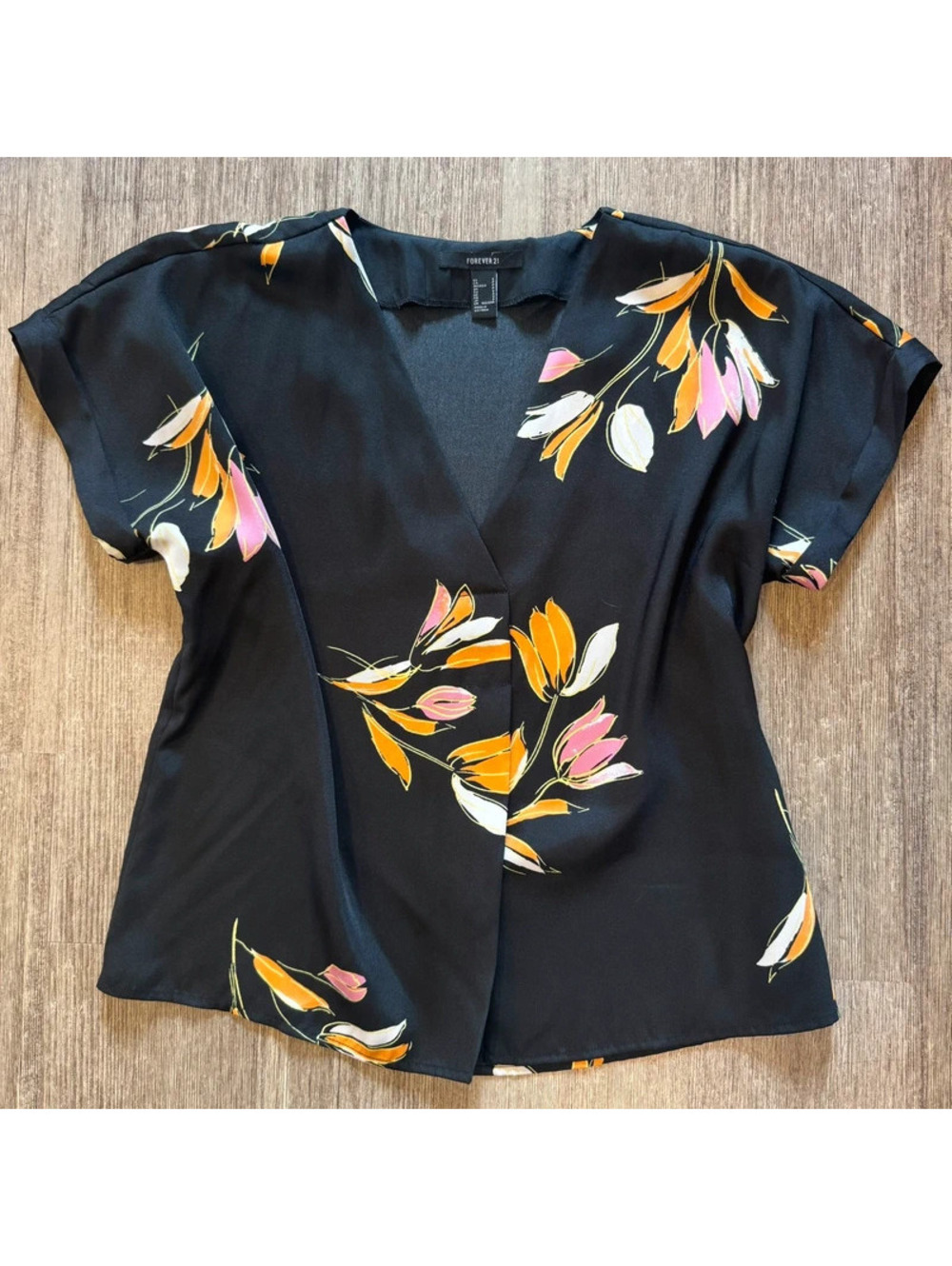 Forever 21 v-neck floral small